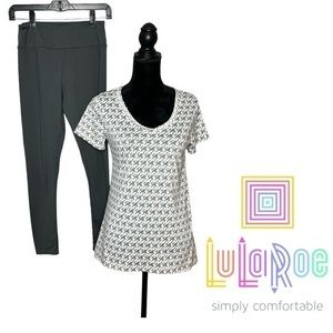 LuLaRoe Christy tee and Legging outfit. Top is Extra Small. O/S Leggings